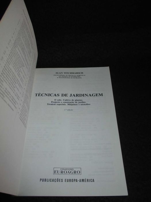 Livro Técnicas de Jardinagem Alan Titchmarsh