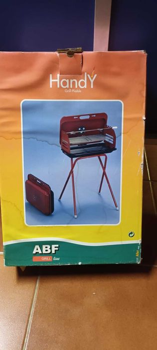 Grelhador a carvão - Nunca foi usado - na caixa de origem