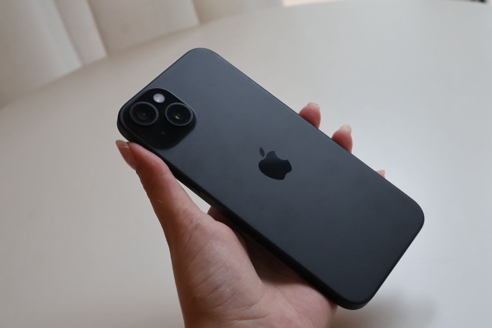 Iphone 15 PLUS com menos de um ano de uso. Como novo!