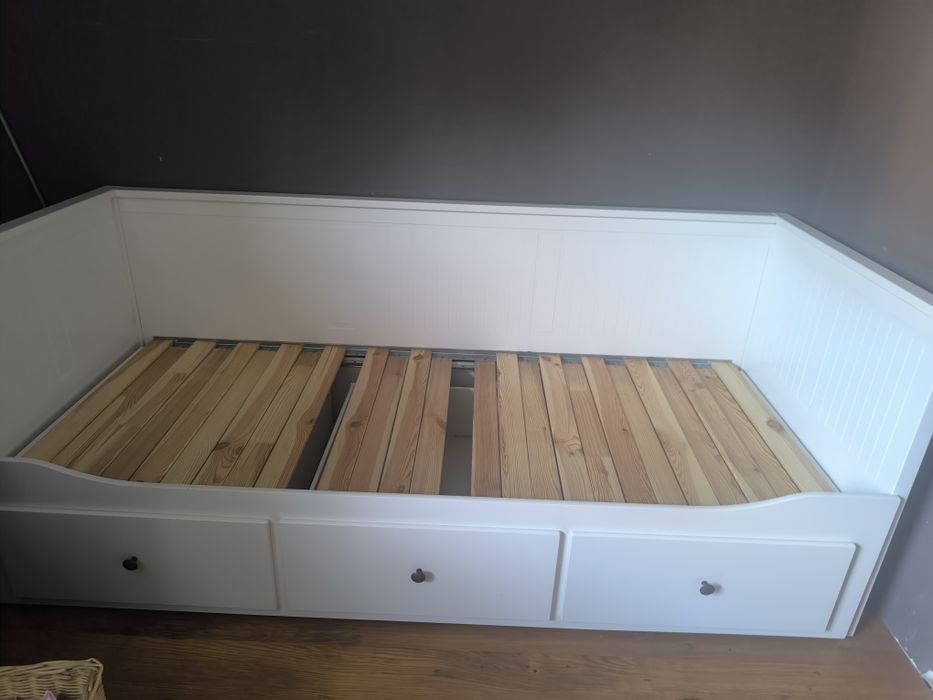 Hemnes białe łóżko z szufladami