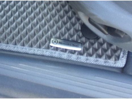 Mercedes Mercedes Шильдик алюмінієвий для килимків (1шт)