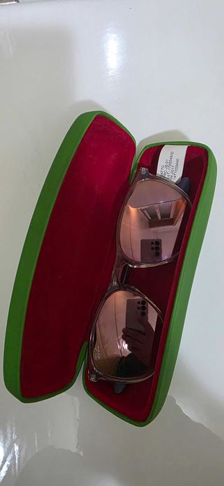 Oculos crianca da marca RAY BAN com algum uso