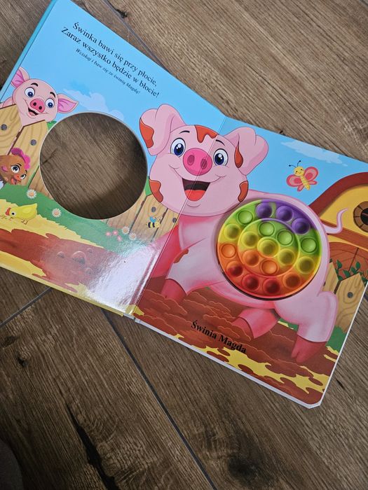 Ksiazka zwierzeta na wsi twarda oprawa pop it