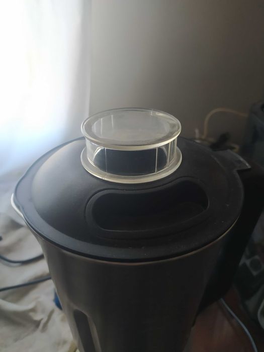 Multifunctional kitchen robot that cooks and chops.64752094977153122
