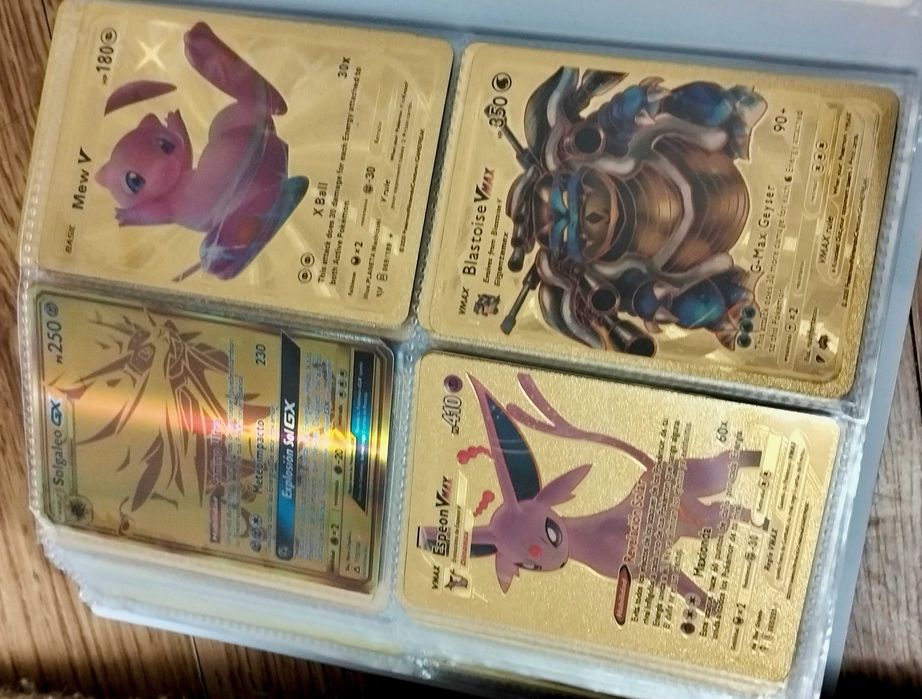 32 cartas de Pokémon douradas