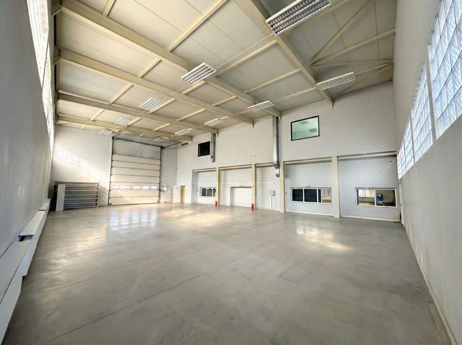 Hala 350m2 blisko centrum!!! Dodatkowo biuro 150m2, plac 2000m2