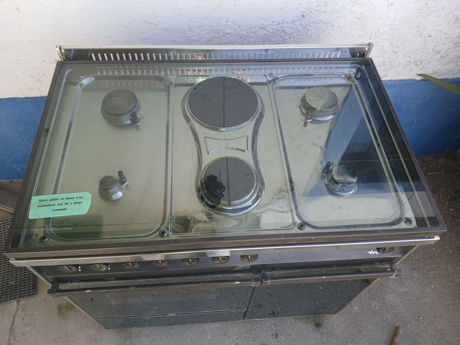 Fogão a gaz com 2 placas eletricas