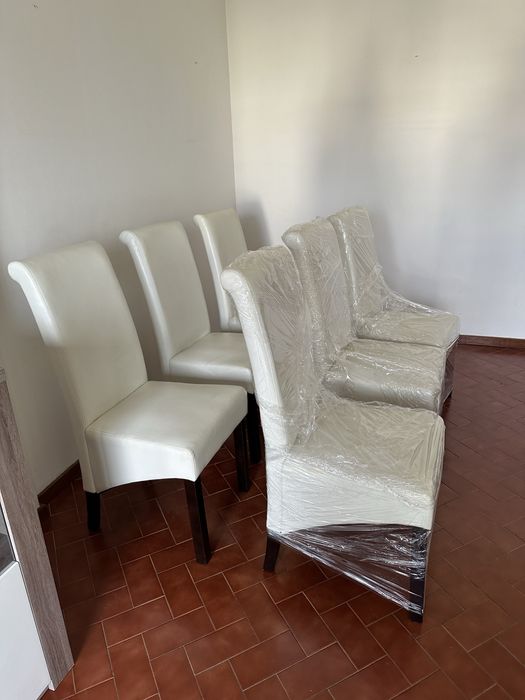 BAIXA DE PREÇO: 6 Cadeiras Revestidas a Cabedal