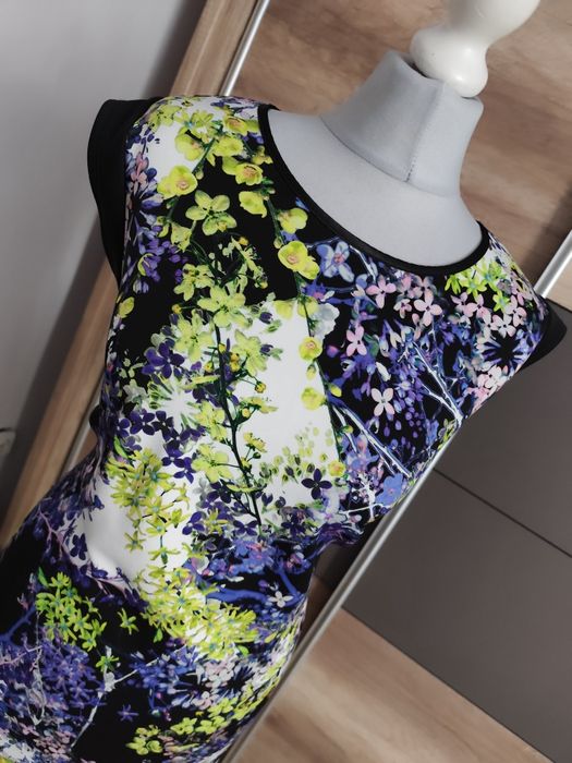 Elegancka kwiecista sukienka r.48