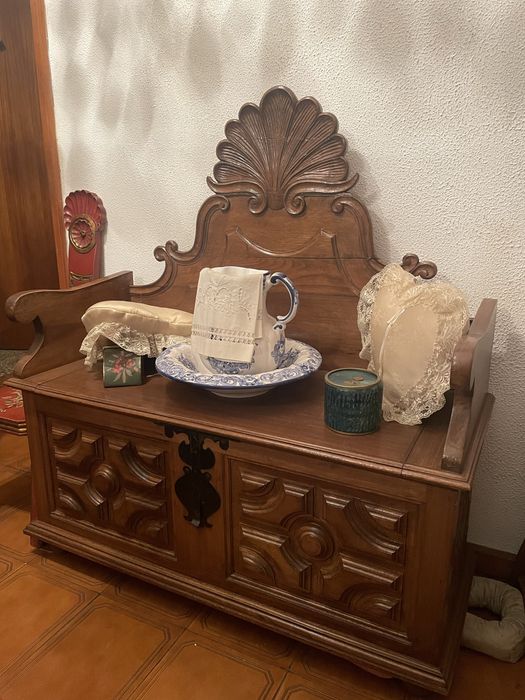 Baú de madeira decorativo