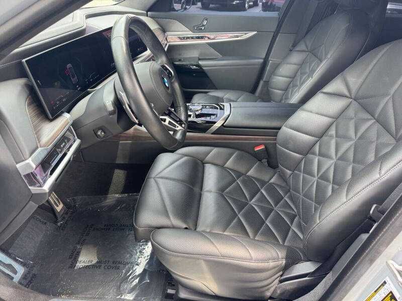 2023 BMW 7 Series 740i