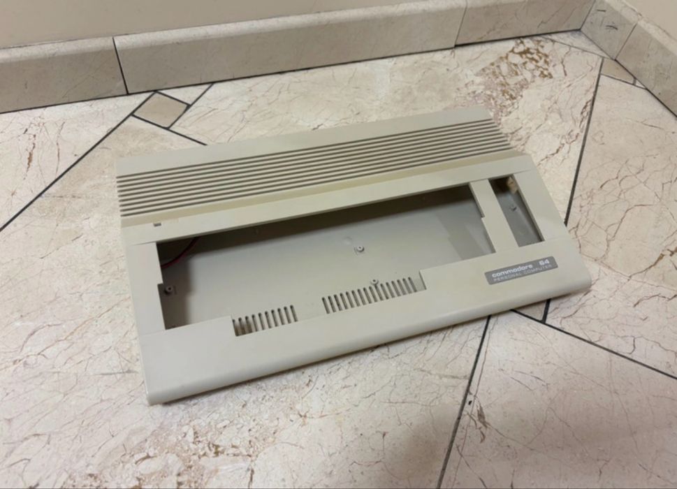 Obudowa Commodore 64C C64C super stan