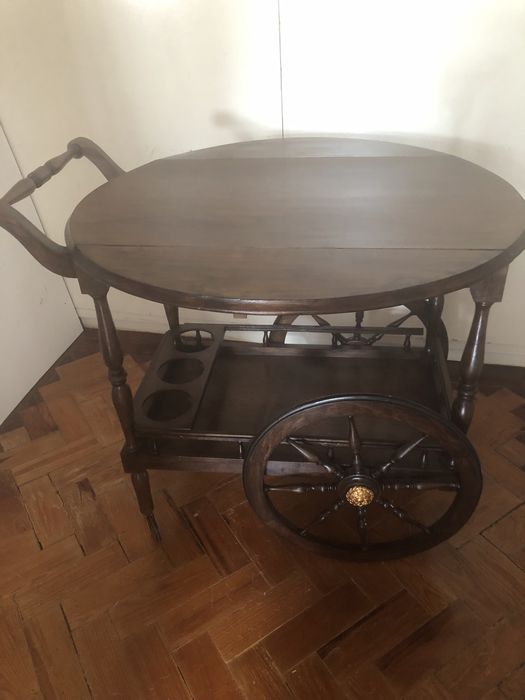 Carrinho e mesa de chá/bebidas em madeira