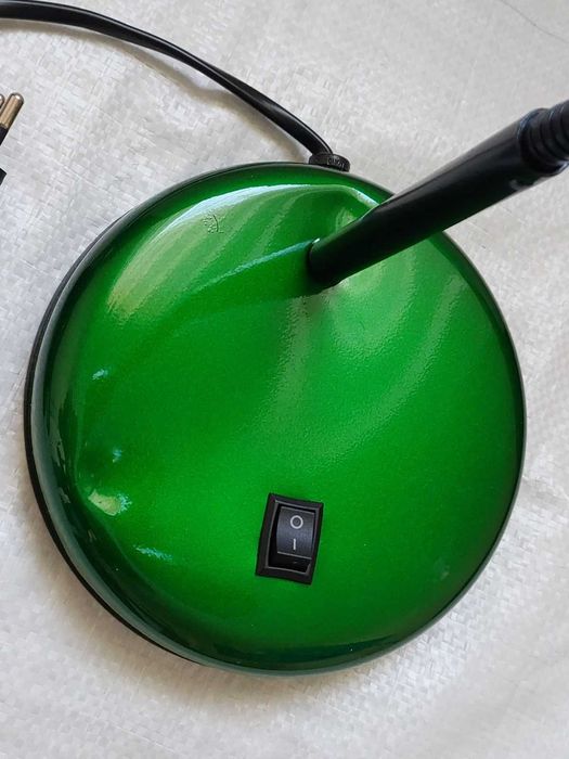 Лампи настільні нові металеві з ледь помітними дефектами фарбування