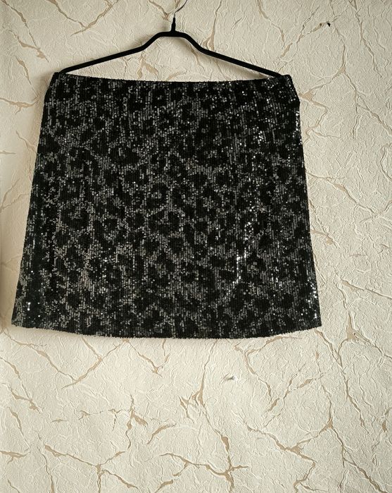 Мини юбка чёрная в паетках