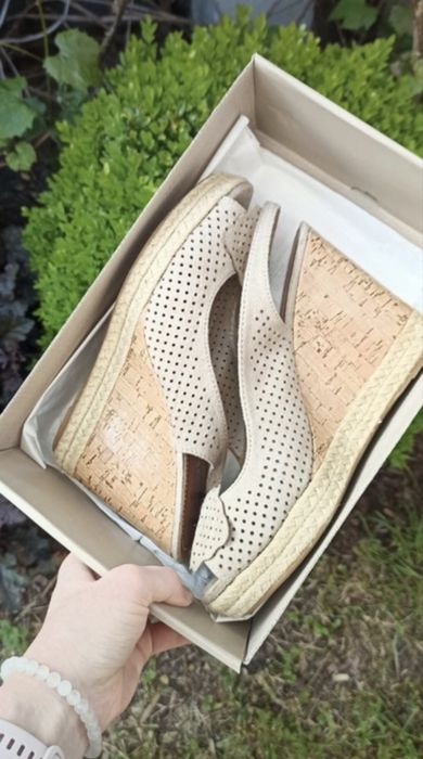Sandały na koturnie nowe 40 sandałki Clara Barson na lato beżowe