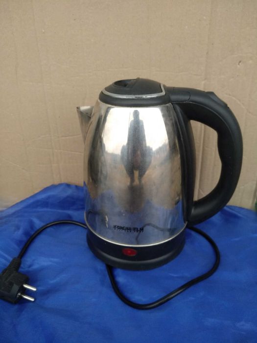 Электрочайник Grunhelm EKS-7518