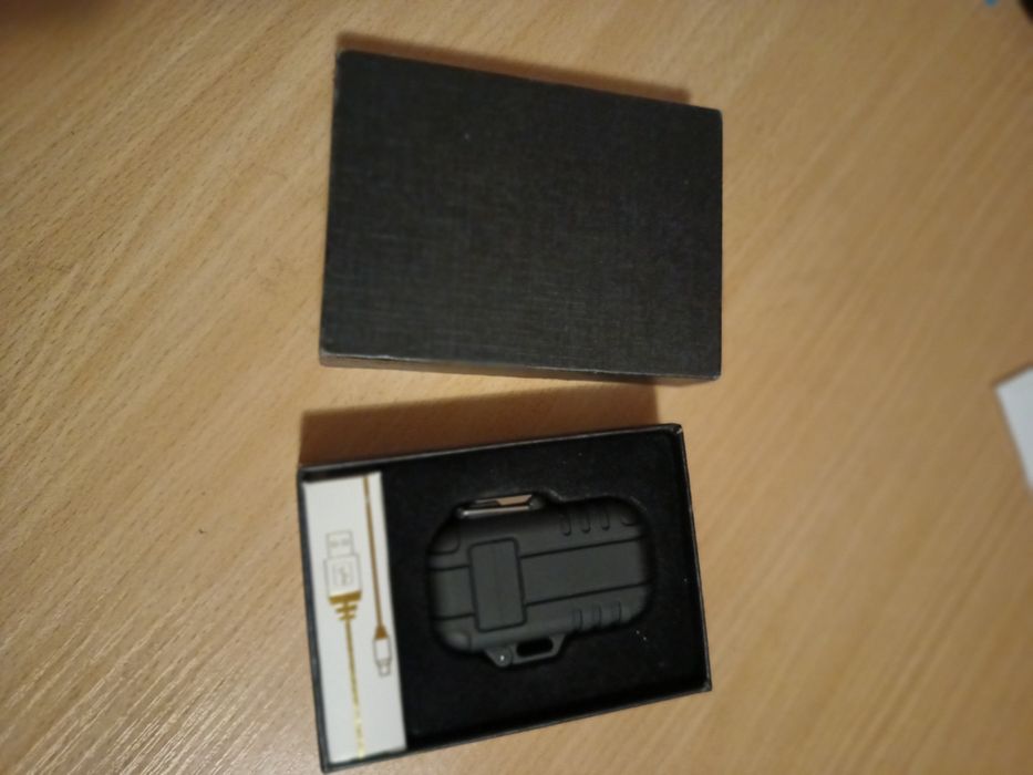 Wodoodporna zapalniczka z płomieniem