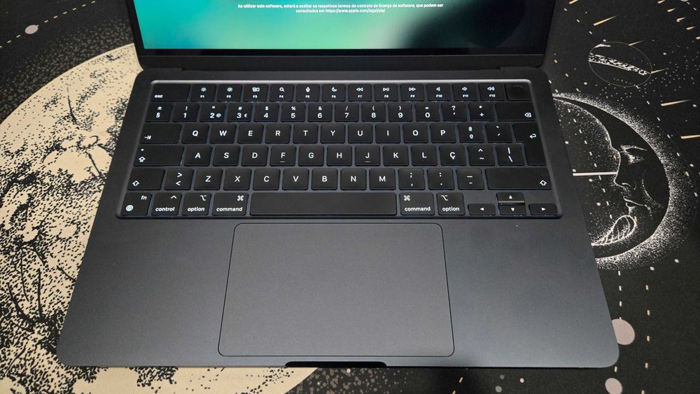 MacBook Air 13" Apple M3 2024 com 16Gb v26.1 Imaculado em caixa
