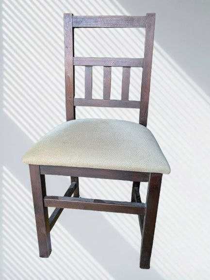 Cadeiras maciças e resistentes (seis)