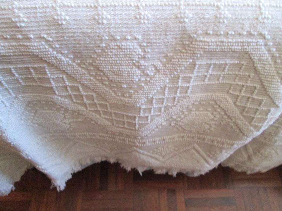 colcha e 12 lençois em linho artesanal novos, do sec. XIX e XX