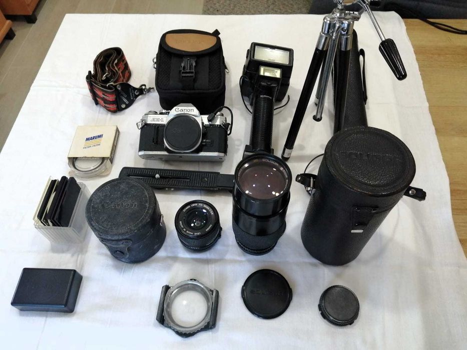 Canon AE-1 (with additional items)64586286021123120