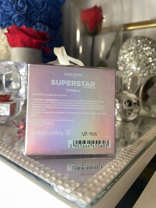 Everybody Superstar x Julia Żugaj rozświetlacz