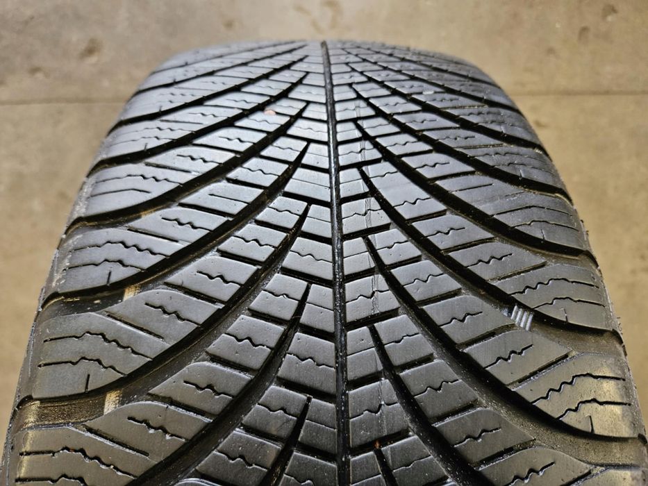 2x 205/55R17 95V Goodyear Vector 4Seasons GEN-2 [665]