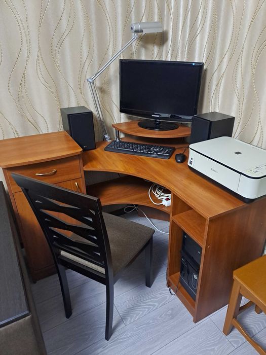 Компьютерный стол угловой