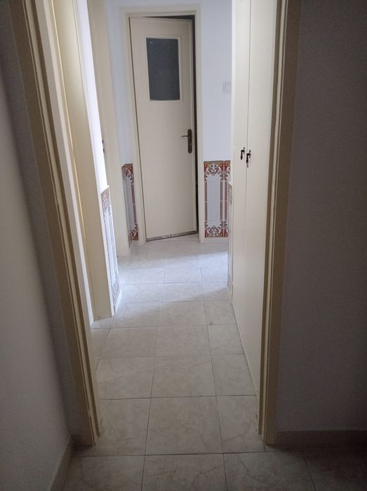 Aluga-se T1 - em Olival Basto