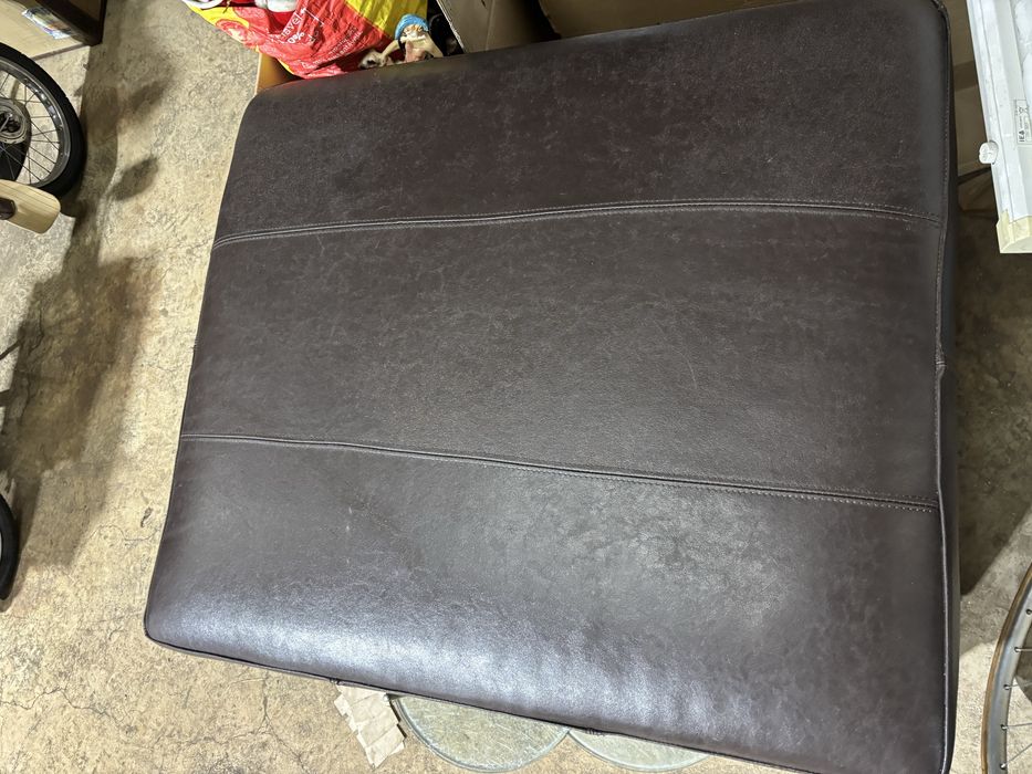 Sofa pouf couro usado
