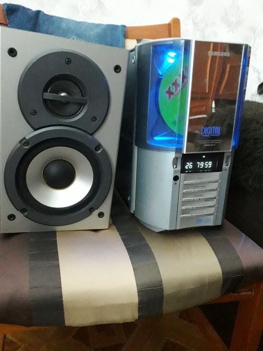 Музичний центр .