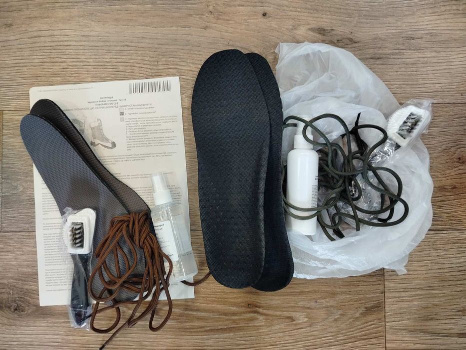 Взуття на  10+ років! Стан нових !40,42,43,44 + комплект