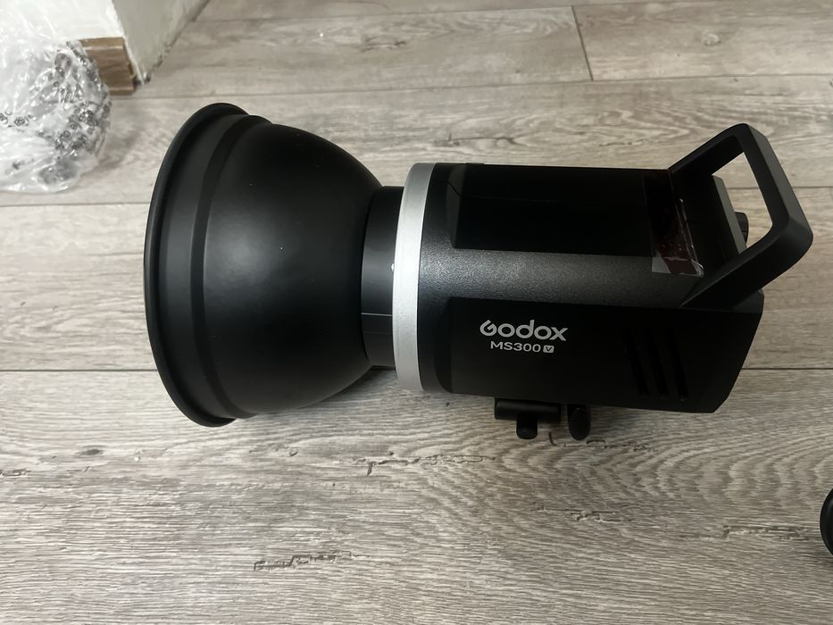 Нова студійна спалах-лампа Godox MS300V 300Ws | Для фото / студії