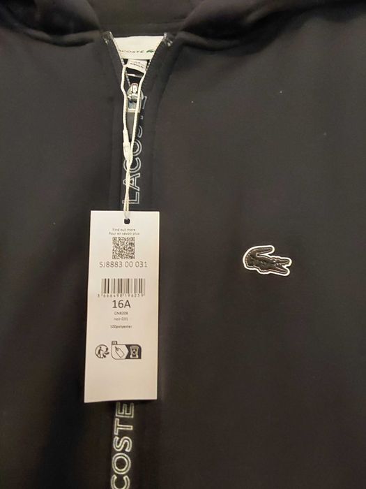 Casaco com Capucho Lacoste Preto.