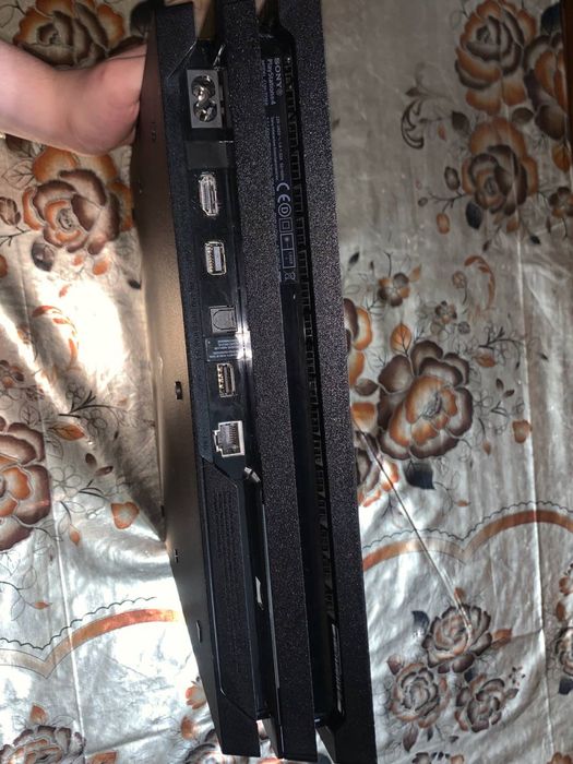 Sony PlayStation 4 Pro 1TB — СТАН, ЯКИЙ ВРАЖАЄ