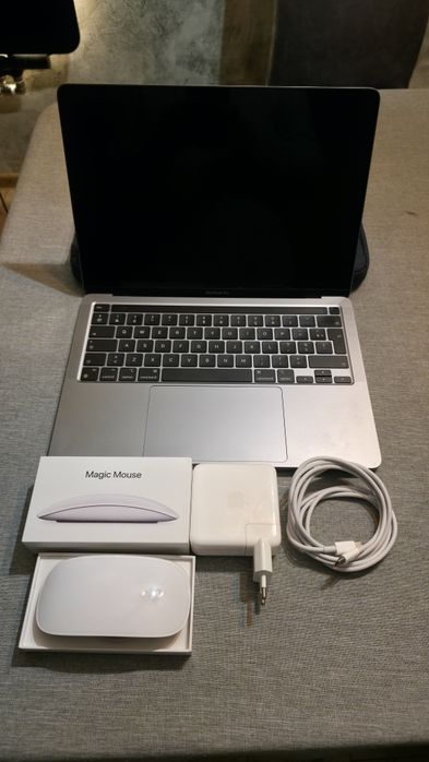 MacBook Pro 13” 2022 – mało używany + myszka Apple + etui
MacBook Pro