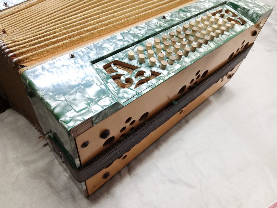 Stary akordeon MEISTERSPIEL 48 basów