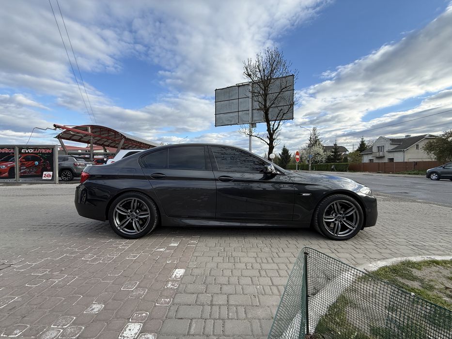 Продаж 535і BMW  2012 рік 3,0 Бензин