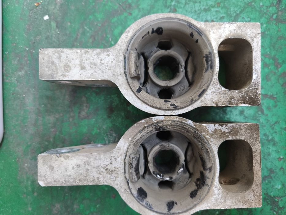 Сайлентблок переднього нижнього ричага 3C0199231E VAG VW