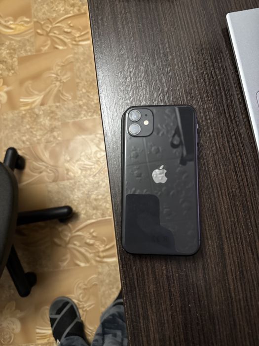 Продам iphone 11 .цена 10000