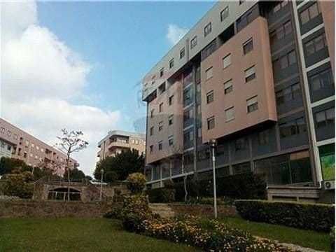 Arrenda-se T3 com garagem