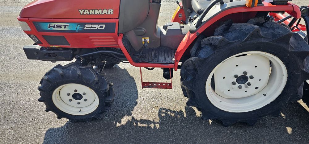 Японський Трактор мінітрактор Yanmar AF 250
