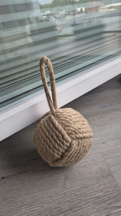 Stoper/blokada do drzwi ciężka kula z liny jutowej 15 cm średnicy