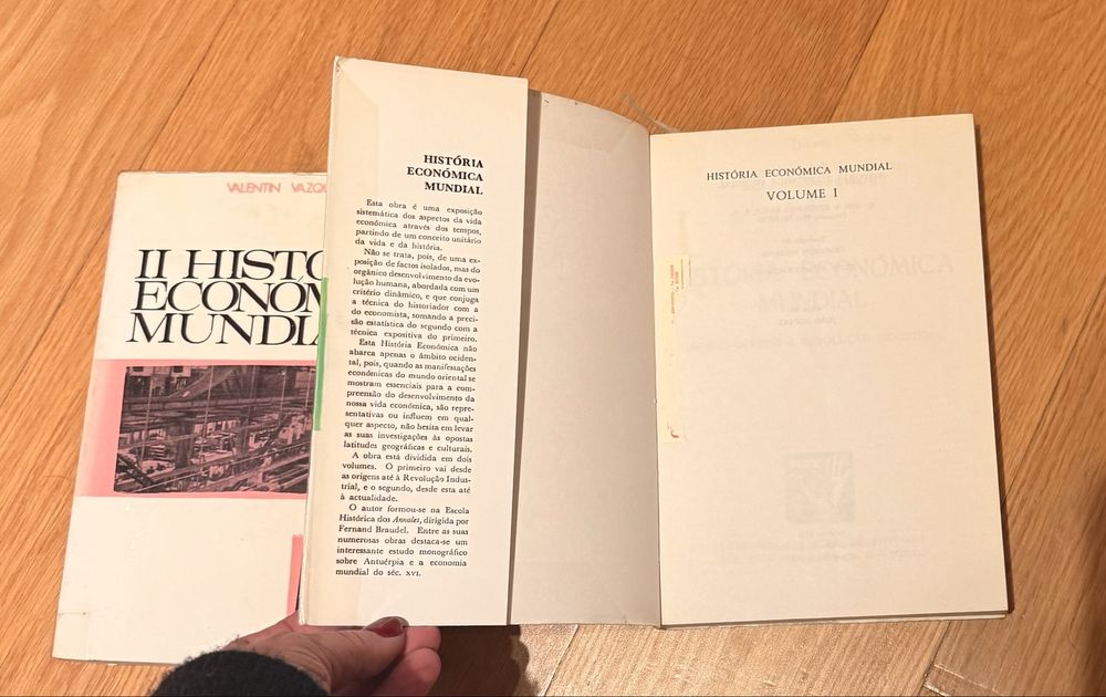 2 livros “ Historia Economica Mundial”