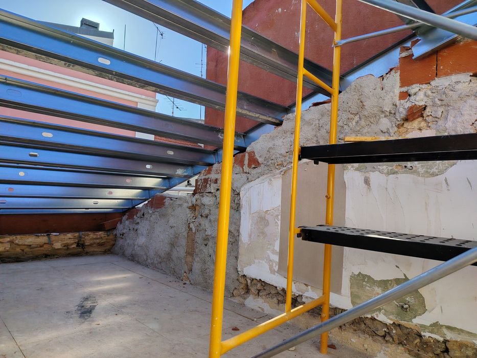 Honestidade e transparência. Pessoal qualificado para que o serviço fique em condições na primeira abordagem. Remodelações totais.