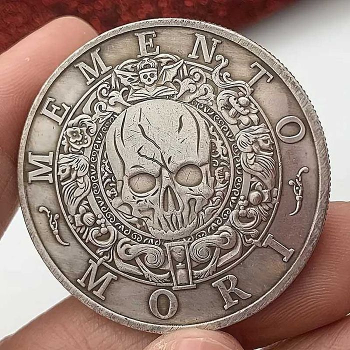 Монета «Карпе дием» - Memento Mori