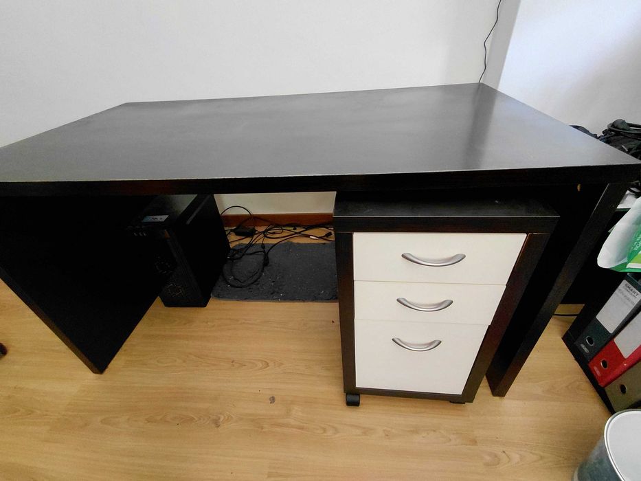 Secretária Ikea com modulo gavetas