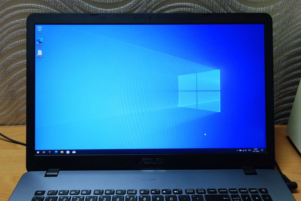 ASUS Vivobook 17.3 (i5-8250U, Nvidia) / Під відновлення