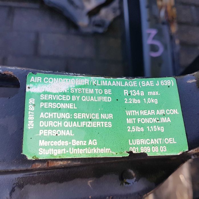 naklejka logo tabliczka z przedniego pasa mercedes w124  w14